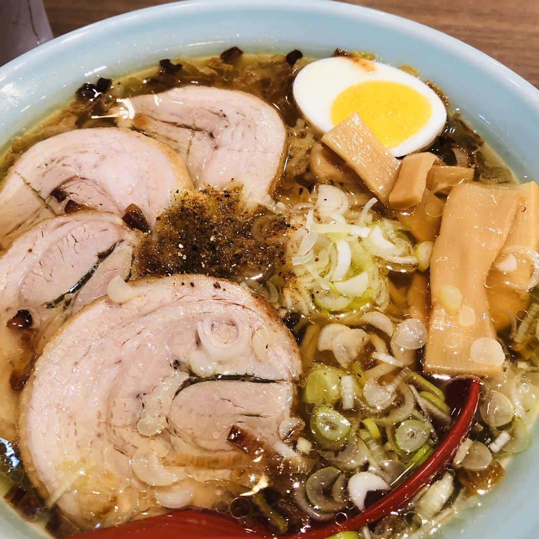 ラーメン屋さんではございません、焼肉屋でございます、南大門ですぅ～♪
穏やかな日曜の昼下がり如何お過ごしでしょうか…
今日も紅葉狩り最高ですね～♪夜は焼肉狩りってのも最高だと思われます～♪
夜の部ご来店お待ちしております