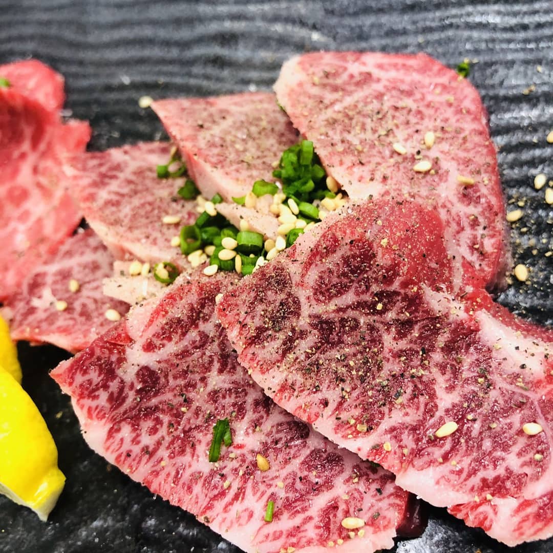 久しぶり本降りの雨…南大門ですぅ～♪
ランチ終わり、静かにお仕事している焼肉屋でございます。
これは夜の部もザーザーの雨でしょうかね…雷様もゴロゴロ言ってます…
夜の部のご来店お待ちしてます

南大門
館林店