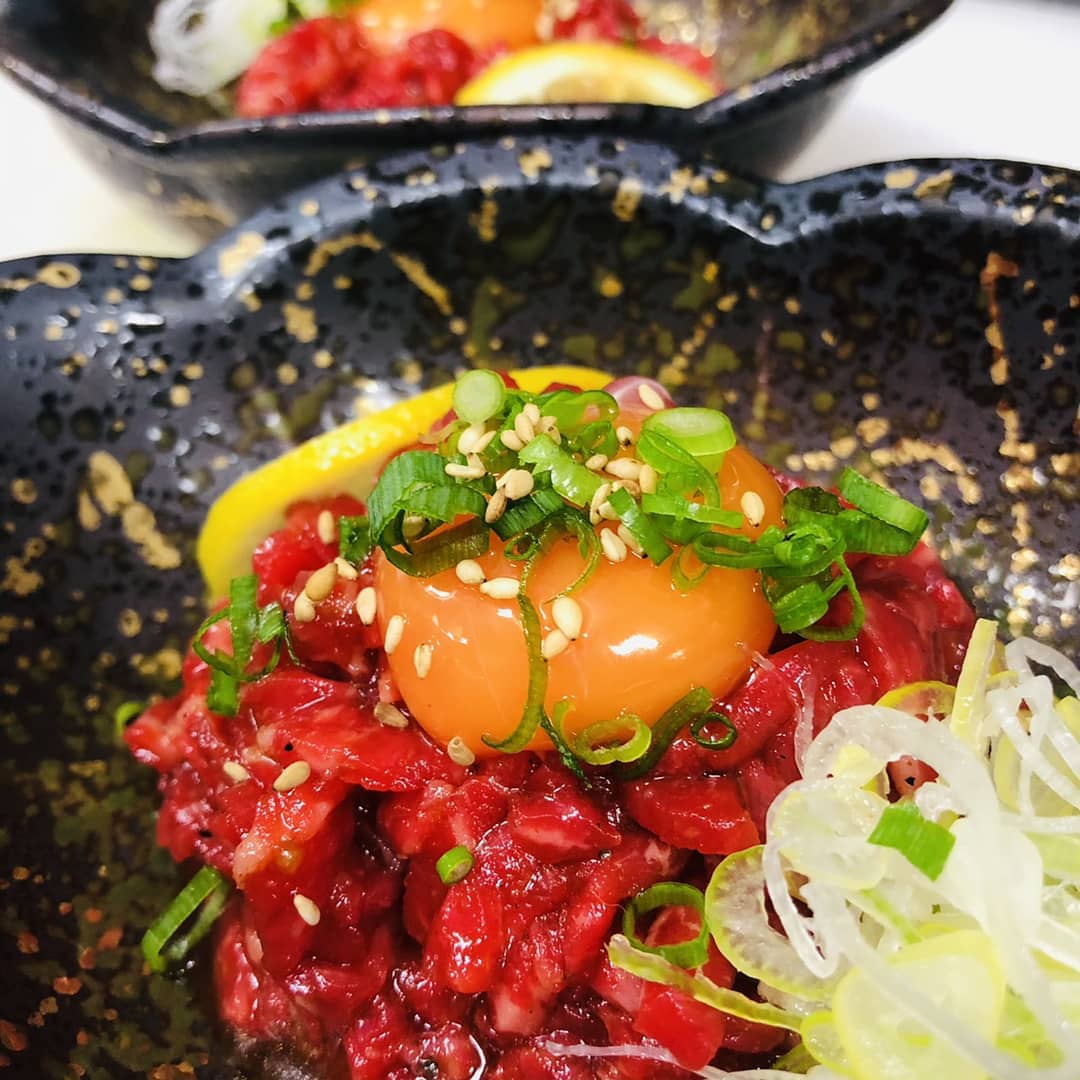 天気良すぎ…夜は傘マーク…南大門ですぅ～♪
梅雨っぽくない真夏のような天気…水分補給、スタミナ補給でしょう。ランチに焼肉オススメさせてください。
明日は定休日となっておりますので本日の焼肉オススメさせてもらいますぅ～♪

暑いのでマスク着用、手指消毒忘れずにお願い致します。

南大門
館林店