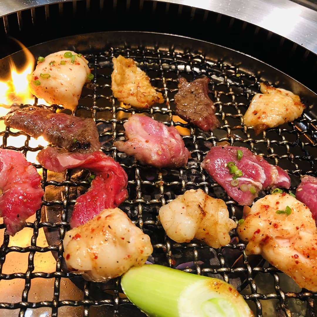 雨も上がりました！南大門ですぅ～♪
本日お肉の日でございます。通常営業のお肉の日でございます…ちょっとお得に焼肉できちゃうのでございます。
天気も回復、ジメジメも回復してきましたが…夜の部マスク着用でご来店お待ちしております

南大門
館林店