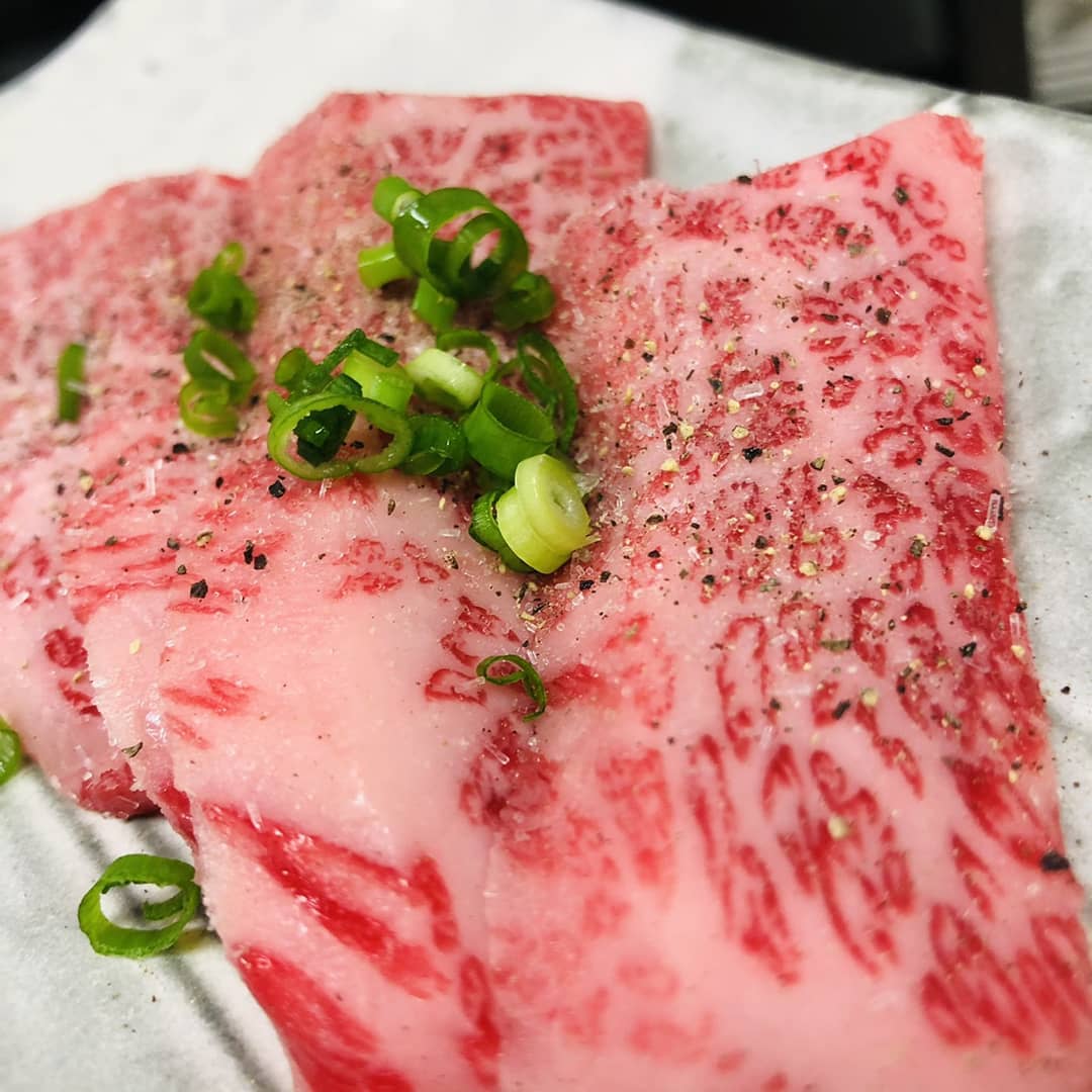 雨降ったり晴れてきたり…南大門ですぅ～♪
忙しい天気ですね…焼肉屋もそうなってもらいたいw
まだ我慢の時短営業です…ランチは終了してますが夜の部のご来店お待ちしております

マスク着用、手指消毒宜しくお願い致します！

南大門
館林店