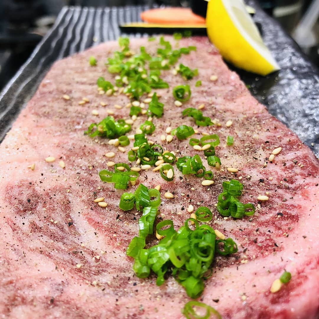 暑いのでガツ刺し始めました…南大門ですぅ～♪
今日も天気の急変にご注意しながらの営業となります…生ビールのお供にさっぱりなガツ刺しオススメ！生黒タンもオススメ…残りわずかとなってます！
pic.サーロインは当分の間入荷予定はありません…申し訳御座いません。
明日は定休日となりますので宜しくお願い致します

南大門
館林店