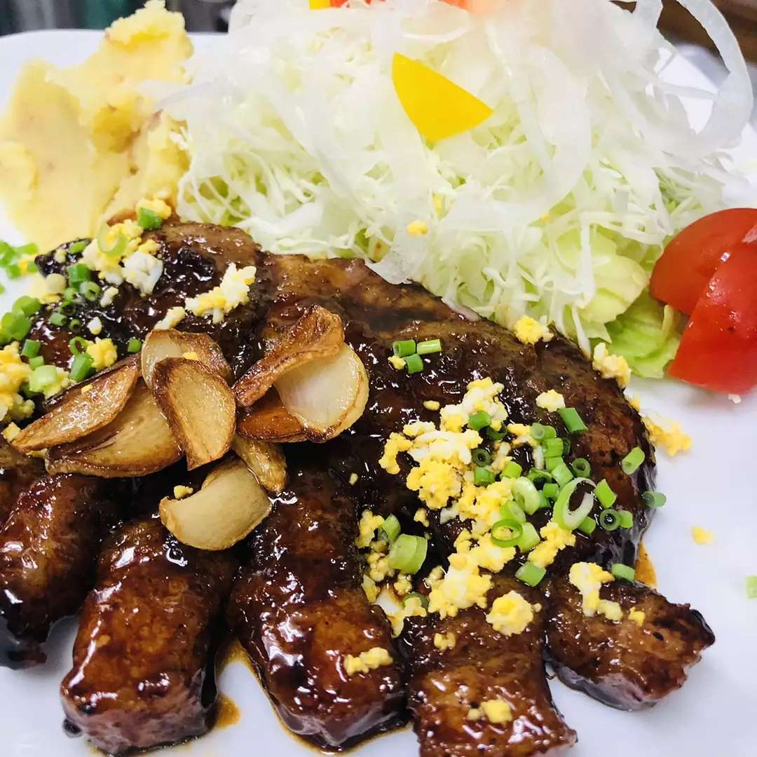 静かなランチ…南大門ですぅ～♪
静かだったので排水溝の掃除…暑くもなく快適に雨降りだす前にです。明日から三連休…初日は台風の影響を受けそうでございますね…お気をつけください。
お食事処南大門気まぐれ夜定食「肉屋の白米すすむトンテキ」ライス、スープ付き968円とします。三連休は気まぐれお休みです多分…気まぐれです。
ご来店時マスク着用、手指消毒お願い致します

南大門
館林店