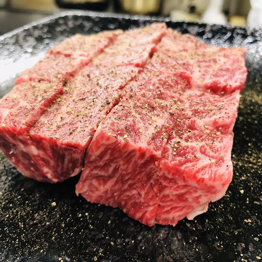 まぐろの日…南大門ですぅ～♪
ですが…まぐろありません…肉しかない普通の焼肉屋でございます。天気は回復、腰痛も既に回復してます…上ハラミもオススメできるくらい上質な物に回復です！
ですが今日はまぐろに軍配です…初老もまぐろ食べたいです…
とりあえず肉しかない普通の焼肉屋、23時までの通常営業でお送り致します

マスク着用、手指消毒をお願い致します。

南大門
館林店