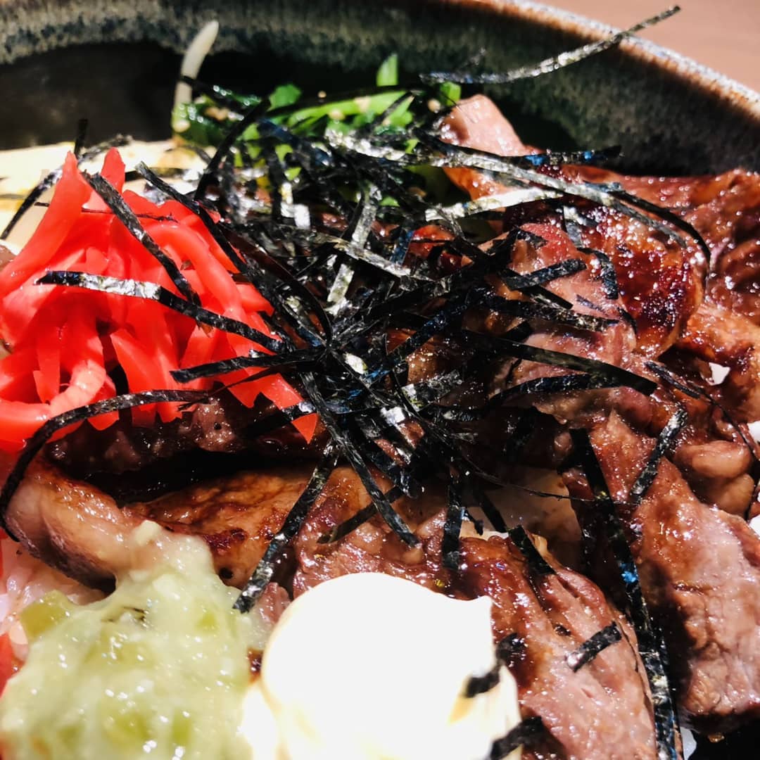 雨だし寒いし…南大門ですぅ～♪
土曜のランチ…残念なランチで終了致しました…夜の部も雨だし寒いし…南大門ですぅ～♪…嫌な予感でございます。
品切れもありますし、オススメする品もない普通の焼肉屋となってますがお肉とお酒はございます…安心してご来店ください！お待ちしております

マスク着用！手指消毒！！宜しくお願い致します。

南大門
館林店