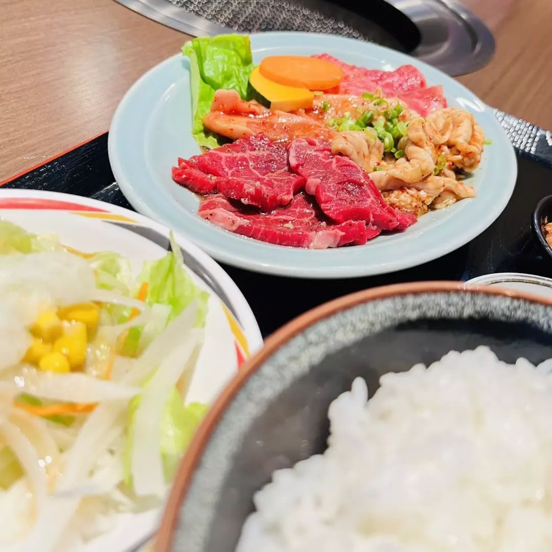 ランチ営業しております…南大門ですぅ～♪
昼間は雨大丈夫みたいな感じなのでランチご来店ください…夜には雨みたいな感じなので夜の部ご来店ください。とりあえず昼も夜も焼肉って感じでございます。…まぁそんな感じですみません。ご来店ご予約お待ちしております

南大門
館林店