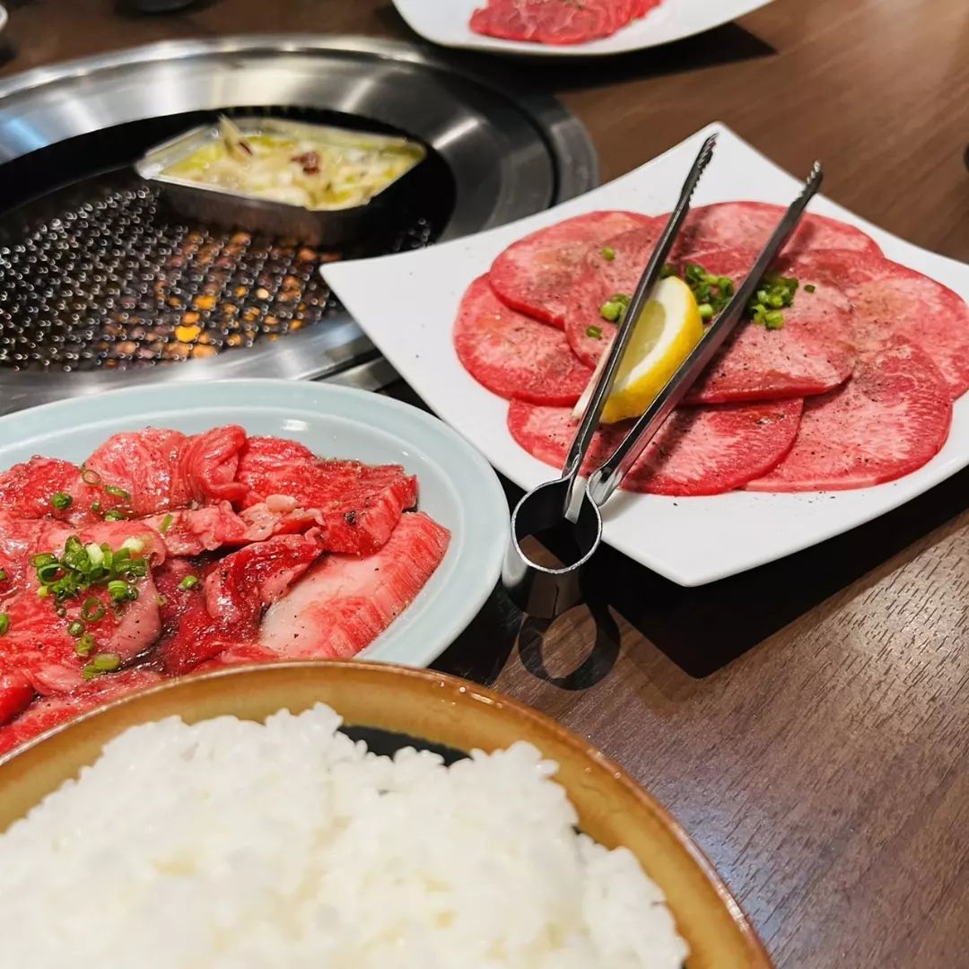 寒いので冷麺オススメしときます…南大門ですぅ～♪
天気は回復してきました…ですがだいぶ真冬並みの寒さとか…初老は寒さが苦手でございます…だいぶ足先から冷えてます…だいぶ冷麺オススメです。
明日は定休日となっておりますので今夜は焼肉で冷麺しとくのがオススメです…寒空には冷麺です…推しときます

ご来店お待ちしております！