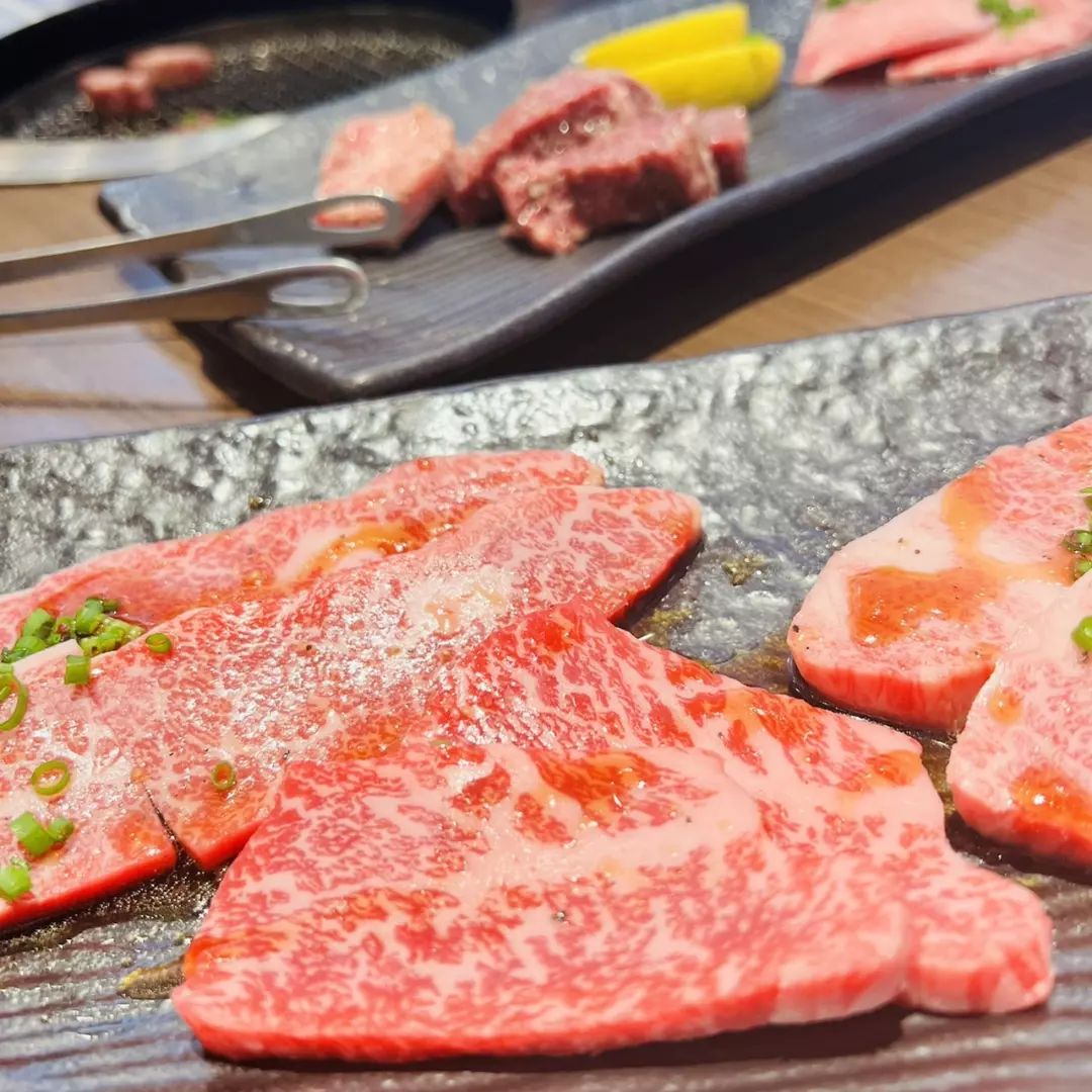 良き天気…南大門ですぅ～♪
人生色々…焼肉屋も色々…色々ありますね…
人生も焼肉も楽しんでください。焼肉を楽しむのをお手伝いさせていただきます！
今週末は予約ありません…よろしければご来店ください…ご予約お待ちしております