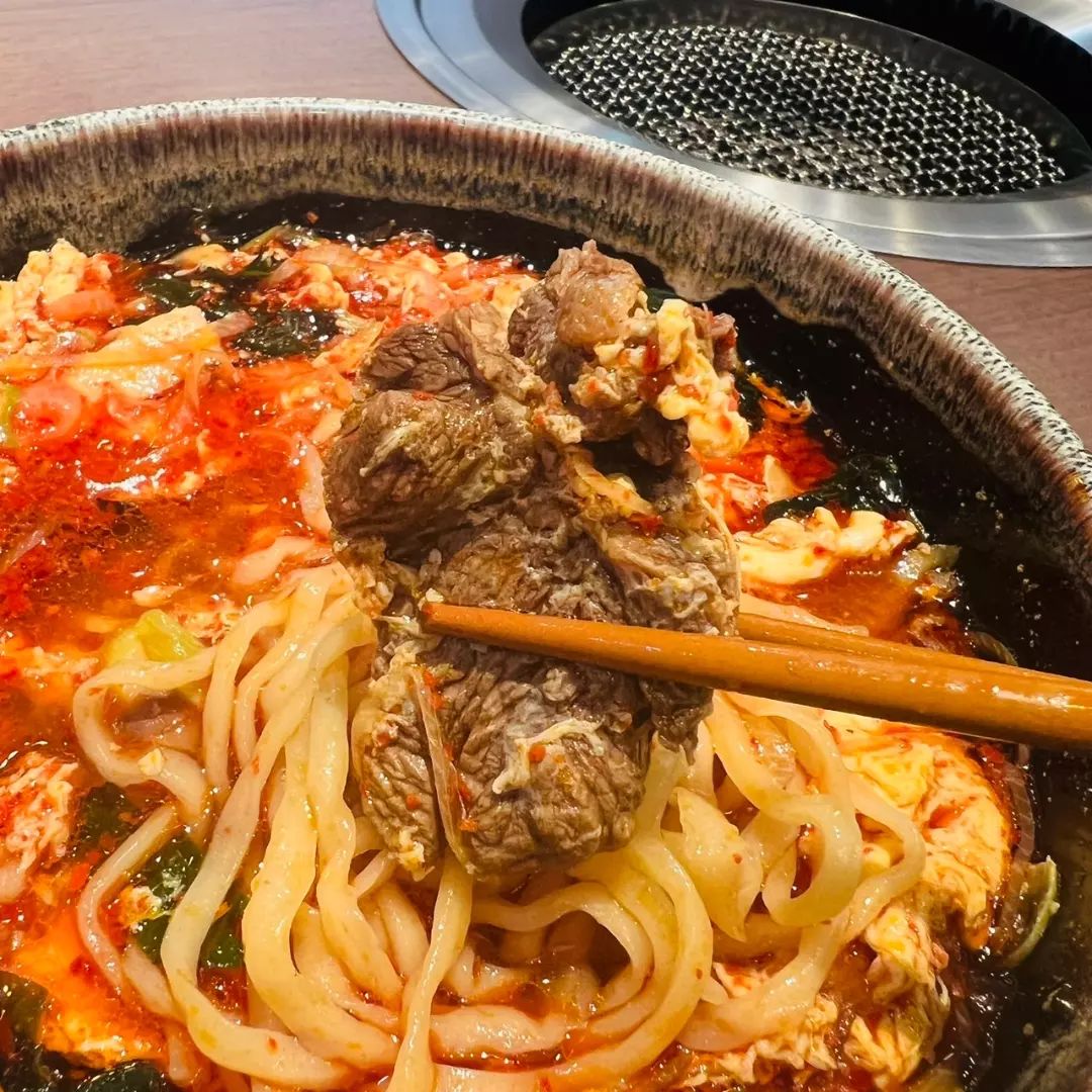 お世話になっております…南大門ですぅ～♪
焼肉するにもラーメンするにも最高の天気でございます…焼肉屋は栃木の磯屋商店さんの麺を使用しております…小麦を感じるモチっとした麺をご賞味ください。
今夜はWBCイタリア戦…予約はありません…開始前でも途中でも焼肉しにご来店くださいw お待ちしております