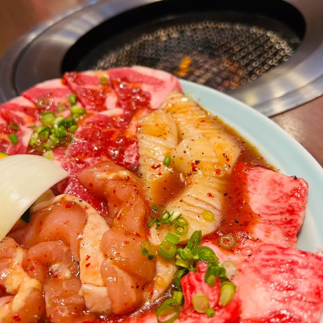 雨の肉の日…雨に流されました…南大門ですぅ～♪
昨夜はだいぶお暇なお肉の日となり残念でなりません…月曜の雨で肉の日、忘れません…
明日は定休日、天気もよろしくてお肉の日ではありませんが焼肉の日としてご来店ください…ご来店お待ちしております

今回分のハンバーグは残り僅かとなっております…上州牛100%手造りハンバーグ！お早めにご購入ください！税込み300円！解凍は冷凍庫で！ソースは別途ご用意ください！宜しくお願い致します。