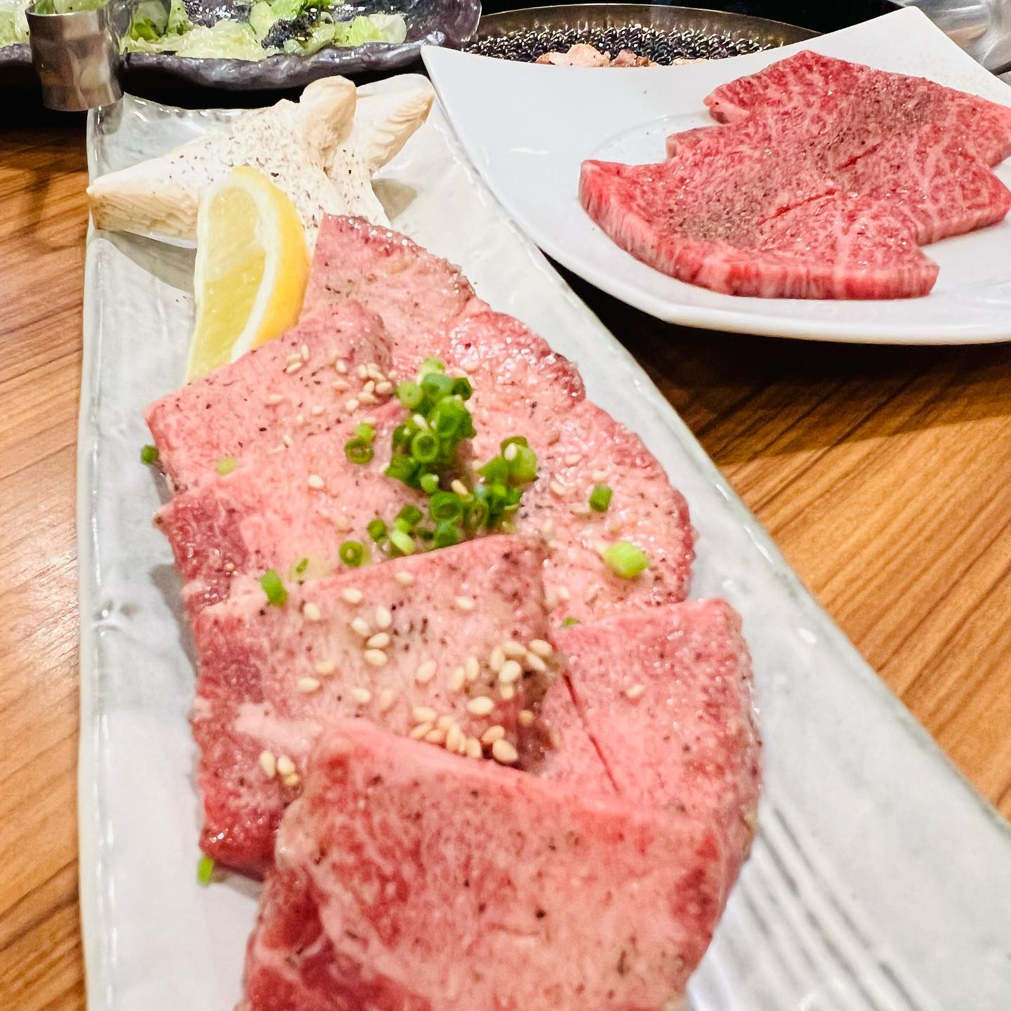 気持ち良き気分も良き…南大門ですぅ〜♪
これ満点な天気でございます…満点なんて取れた事ない焼肉屋ですけど皆さまは満点な一日にして下さい。
現時点で今夜の予約は一組のお客さま…満点までは程遠い焼肉屋でございますw
夜の部ご来店お待ちしております