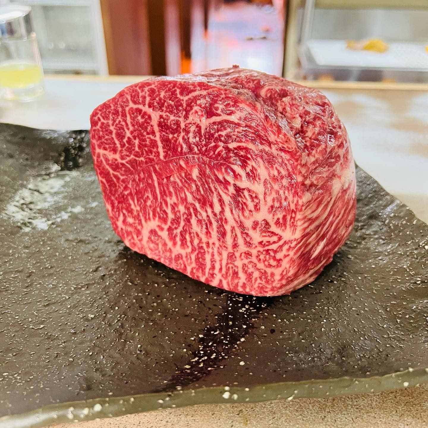 肉塊…南大門ですぅー♪
どこぞかの店主さんと一緒でストレスの塊となっている焼肉屋でございます。肉塊であれば包丁にてカットできますが一応初老も生身の人間…残念ながらストレス塊はこそぎ落とすことは出来ませんw
今週焼肉屋は連休となります…本日11月最終営業…暇な予感がしておりますがそれじゃ困ります…無理して焼肉屋へご来店くださいw
ご来店お待ちしております