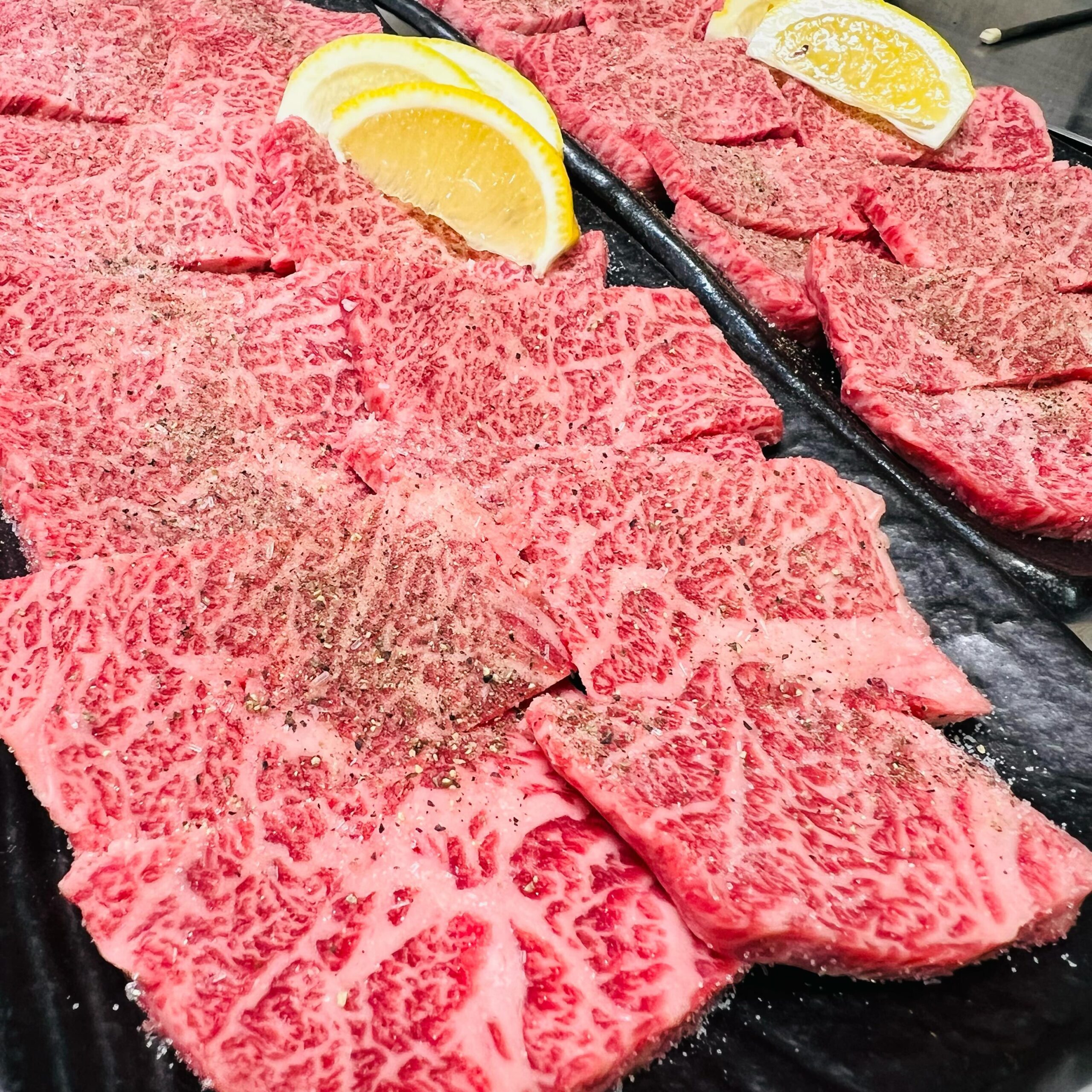 ３月最終日…南大門ですぅー♪
急にだいぶ暑くなり肉の脂身が溶け出し困り始める焼肉屋でございます…外はいくらか風もありだいぶ気持ちが良いのですが…
さて3月も皆さまにはお世話になりました…だいぶありがとうございます！３月さよなら会を焼肉屋で開催してくださいw
夜の部ご予約ご来店お待ちしておりますだいぶ予約はありませんので…だいぶ焼肉日和ですw

上州牛100%ハンバーグ完売！ありがとうございました！次回販売時も宜しくお願い致します！