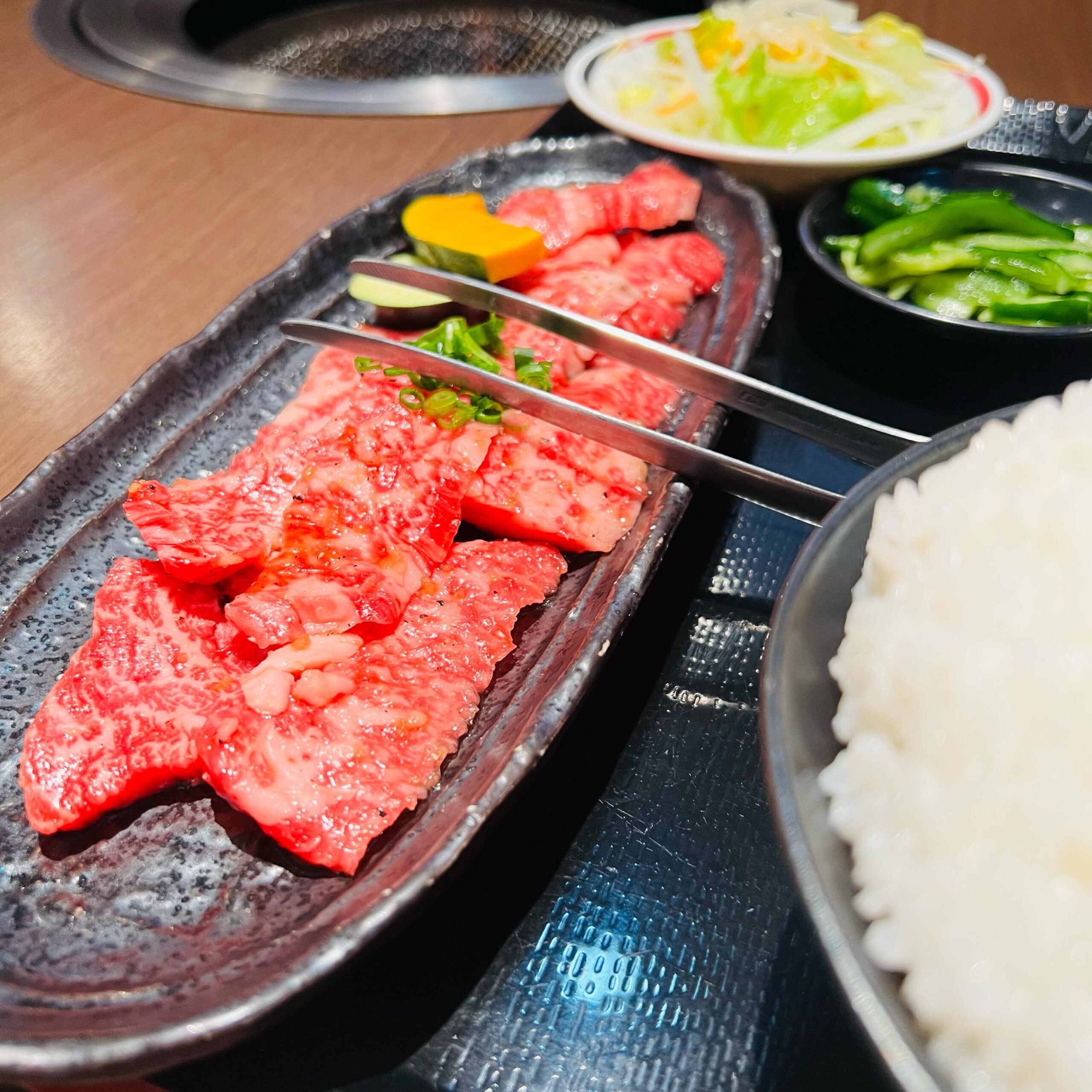 初夏のような陽気…南大門ですぅー♪
初夏どころではない気がします…春終わってます…
今日からＧＷまでは本格的にお暇な予感でございます…ＧＷお出掛け予定でお財布のご都合が…お時間とお財布には余裕が欲しいものです…笑えません。
夜の部ご予約はもちろんゼロです！ご来店お待ちしております