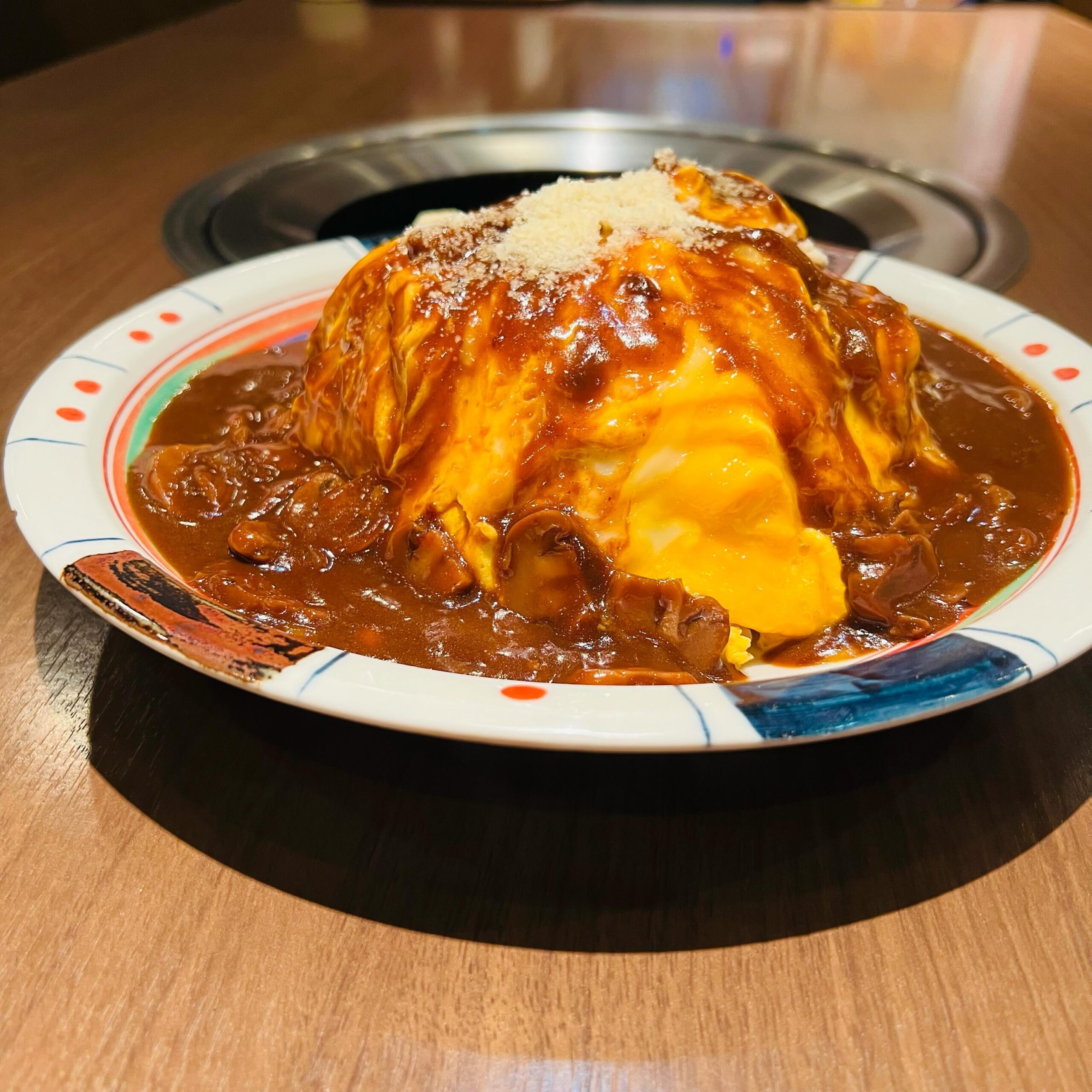 朝から暑くて…南大門ですぅー♪
これはもう梅雨明けでございますか…勘違いしてしまうほどの天気…勘弁してください。週末ご来店ありがとうございました！だいぶ疲れたので今日も普通に営業でございますw 
真夏のような暑さになる一日…こうなったら水分補給と焼肉補給と生ビール補給と…ホールスタッフ募集中でございます！
昼も夜も焼肉…ご予約ご来店お待ちしております