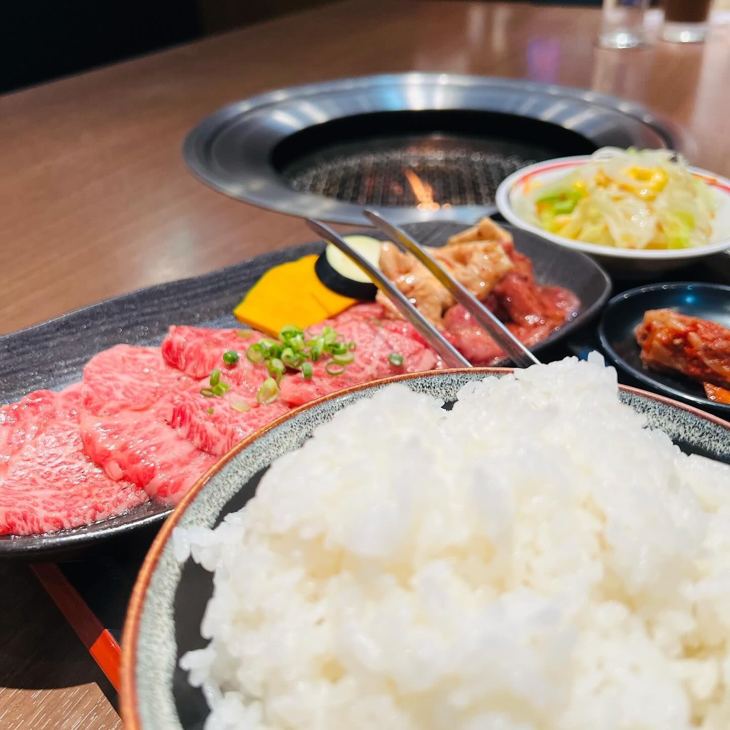 お世話になります…館林の焼肉屋…美園町の焼肉屋でございます。
台風騒ぎをしております…予想がずれ込んでますが皆さま台風に備えてください…地震にも備えてください…お肉は十分に加熱よく焼いてください危険です…生焼け好きな方はご遠慮ください。
8月も終わりを迎えようとしております…8月反省会のご来店お待ちしております