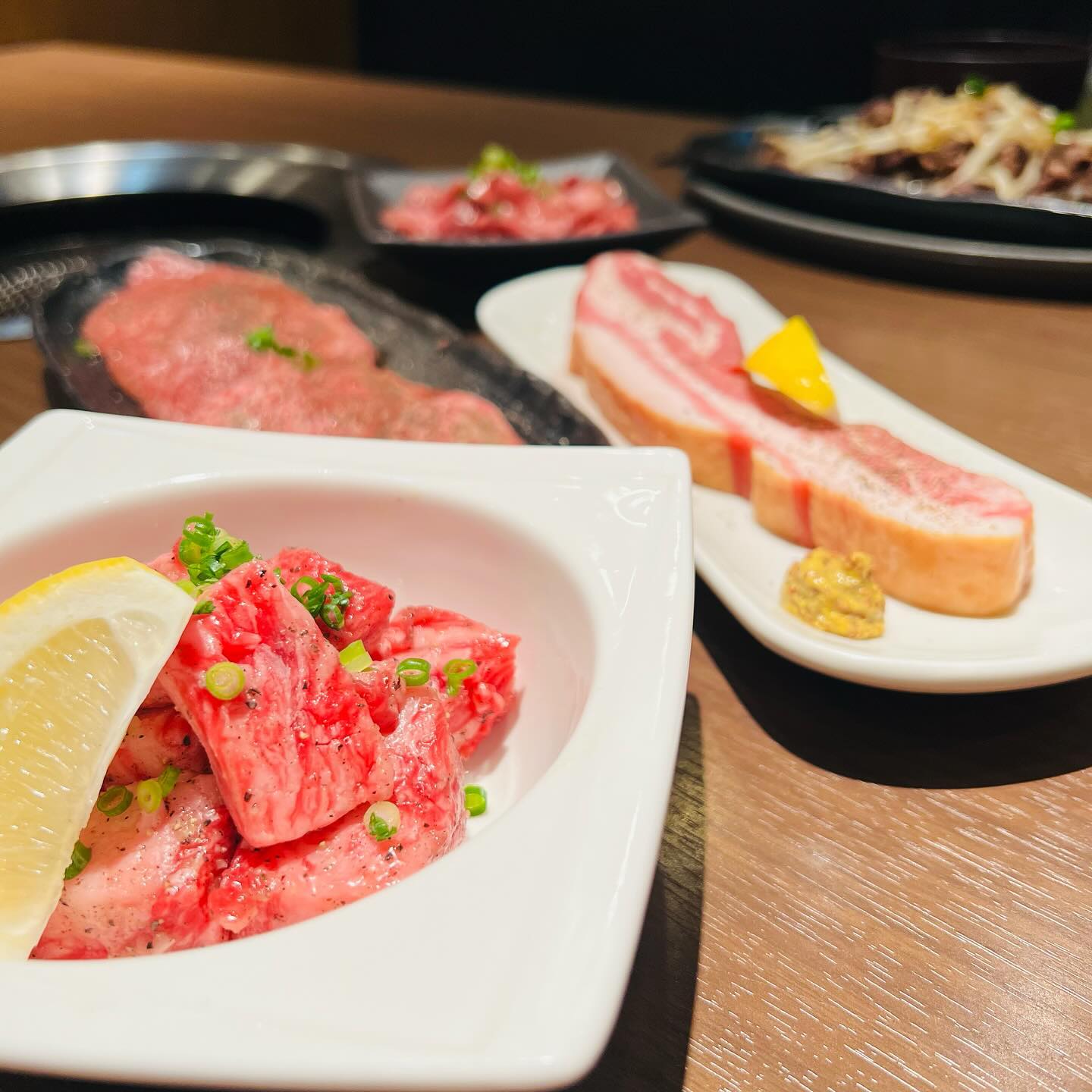 曇りの空は曇空…館林にある焼肉屋でございます。気温もだいぶ落ち着いていて有難いですが…夜に向けて雨予報…そんなパッとしない夜ですが焼肉が食べたい方はご来店ください…お肉をジュッとしたい夜。
9月のスケジュールをご確認の上ご来店ください…お待ちしております